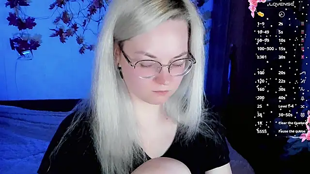 HoneyDazzle online show from November 9, 8:05 pm