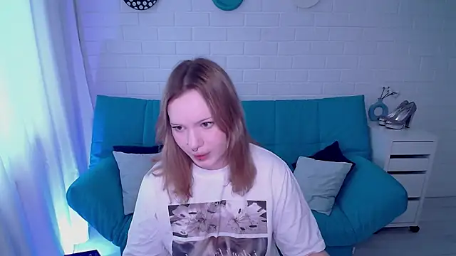 AuroraMour online show from October 7, 11:03 am