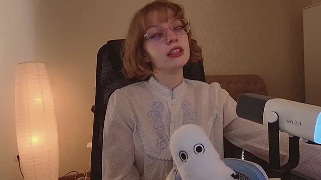 emymayy online show from July 31, 2:18 pm