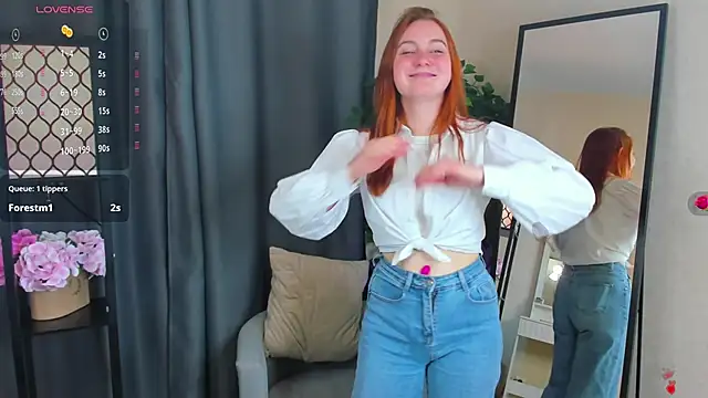 KellyeOun online show from October 15, 3:09 am