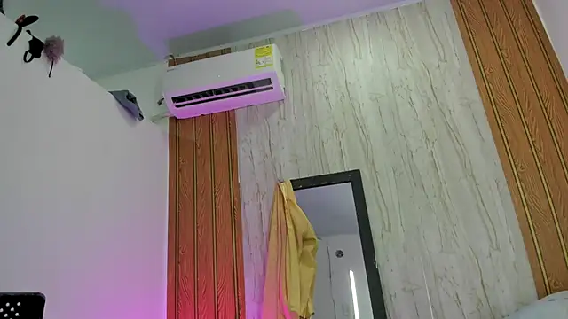 luisabecker  online show from November 11, 2:25 pm