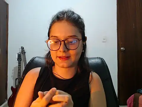 CarlaLorez online show from May 13, 2:50 am