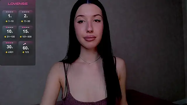 Isabella Fontana online show from October 21, 1:15 pm