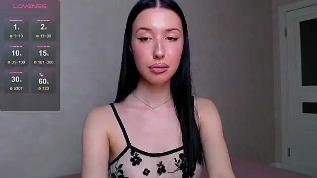 Isabella Fontana online show from October 8, 11:03 am