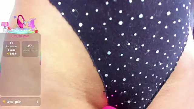 Snapshot of naomi_rousee_ chatting on October 15, 1:30 am naomi rousee online show from October 15, 1:30 am