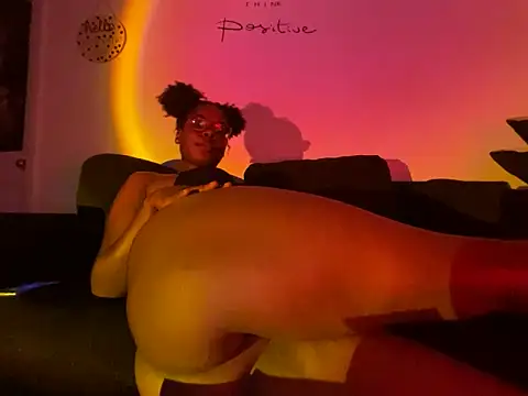 twerkaholic120 online show from October 10, 3:33 am