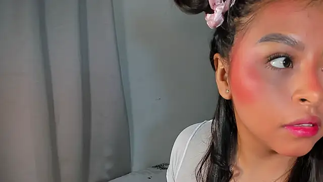 Jenn W online show from November 8, 12:32 pm