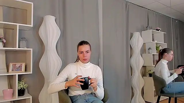 ElaineRothwell online show from October 9, 9:35 am