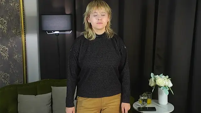 NikiHiley online show from October 8, 8:07 am