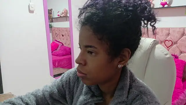 thianahorny online show from April 6, 1:01 pm