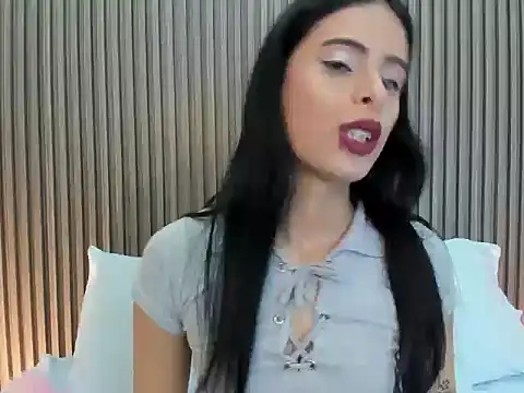 laura maite  online show from October 17, 12:41 pm