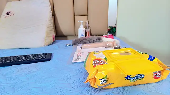 hannah teehn online show from November 13, 7:13 pm