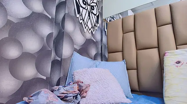 hannah teehn online show from October 18, 7:04 pm