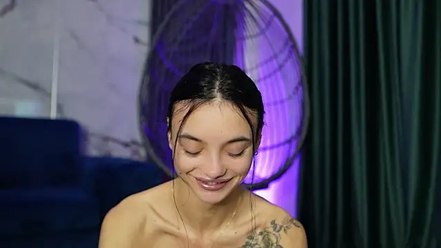 RachelRavee online show from October 13, 7:00 am