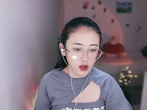 Queena  online show from December 19, 3:37 pm