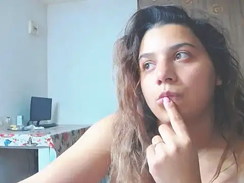 MadisonCharm online show from April 10, 8:04 pm