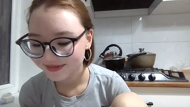LilyTaylors online show from October 9, 5:50 pm