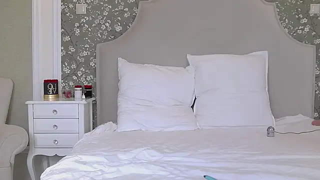 TesaQuinn online show from November 19, 7:25 pm