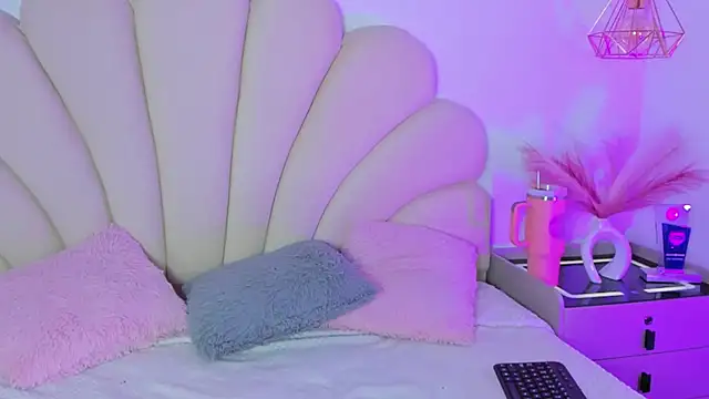 Alyss Sweet online show from October 17, 4:54 pm