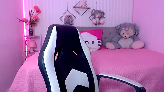 zara cute online show from April 16, 12:05 pm