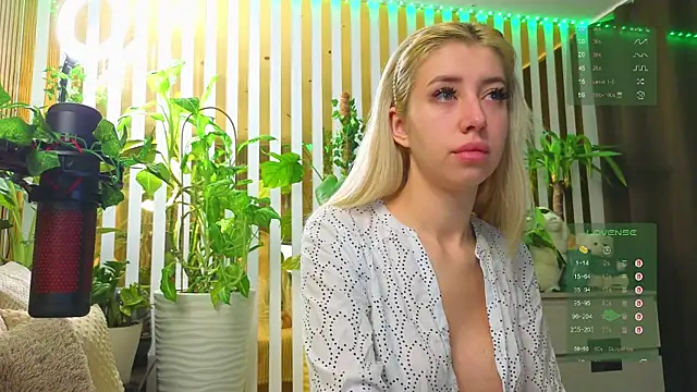 Violetttttta online show from October 27, 10:37 pm