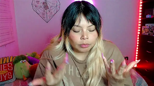 EllieMoonX online show from March 10, 11:20 pm