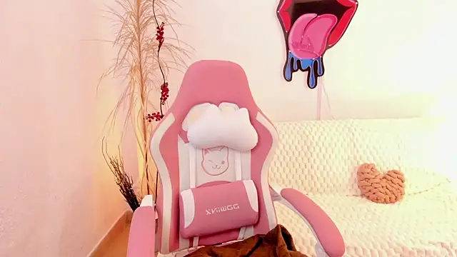 EmmaMyers1 online show from October 24, 11:01 pm