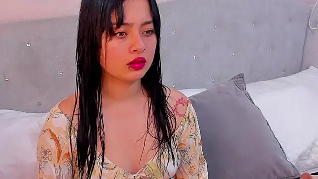 baby naomy online show from October 18, 4:43 pm