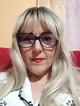 Amelialove42 online show from November 12, 7:45 pm