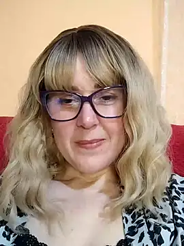 Amelialove42 online show from May 12, 5:30 pm