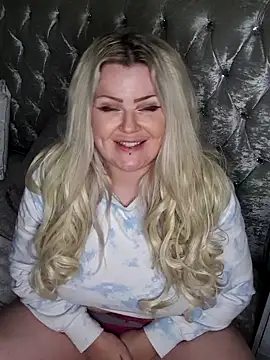 Sultress6969 online show from December 17, 8:35 pm