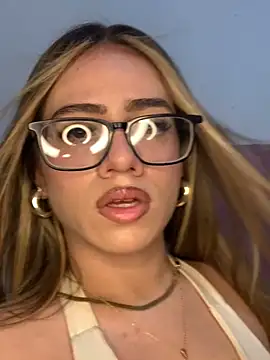 Shopia2790 online show from October 22, 9:31 pm