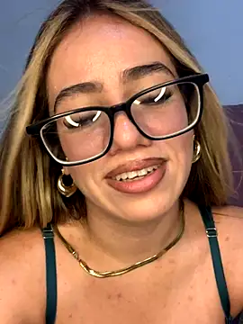 Shopia2790 online show from October 24, 9:00 pm