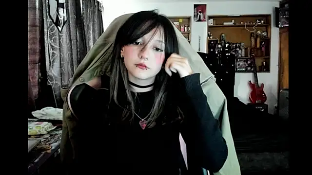 Maki Zein  online show from February 7, 8:24 pm