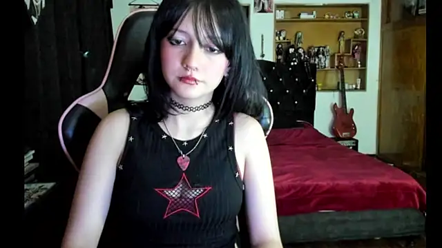 Maki Zein  online show from May 23, 1:48 am