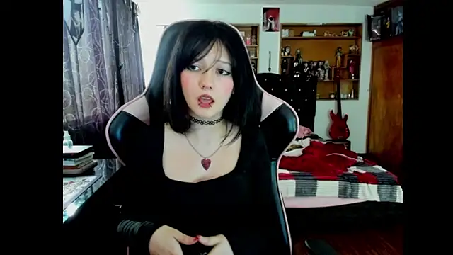 Maki Zein  online show from May 28, 9:34 pm