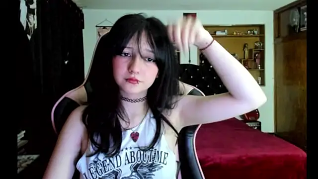 Maki Zein  online show from May 22, 1:47 am