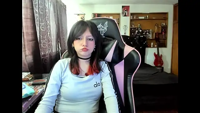 Maki Zein  online show from November 7, 4:45 pm