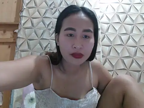 pretty lusii online show from February 11, 1:01 pm