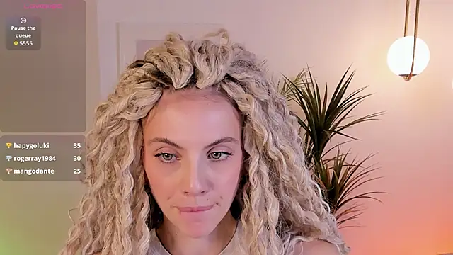 mia silkk online show from October 14, 7:55 am