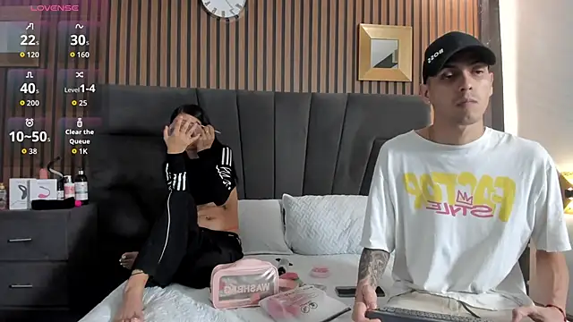 DerryAndIzzy online show from October 15, 4:59 am