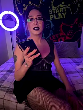 MiniMonroe online show from November 6, 9:48 am