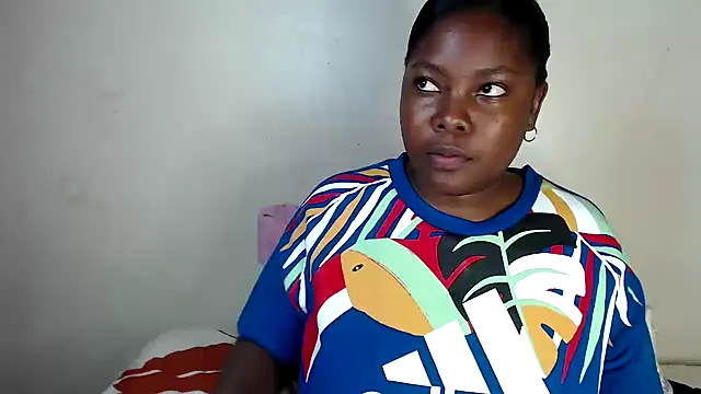 Yolaqueen04 online show from November 18, 5:47 pm