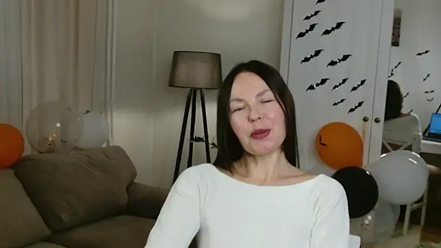 LittleNicolee online show from November 2, 3:04 pm