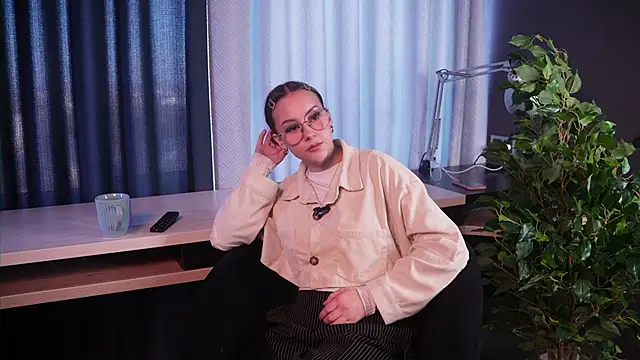 KrisWaller online show from October 14, 9:34 am