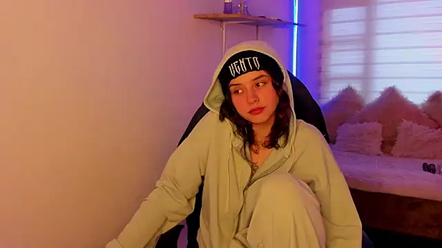 Emily Lindey online show from October 26, 7:20 pm