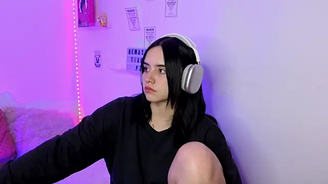 Emily Lindey online show from March 13, 5:20 am