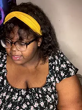 TheChubbySiren online show from January 8, 1:15 pm