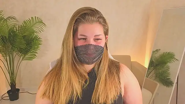 Scarlet Sinera online show from October 19, 12:01 am