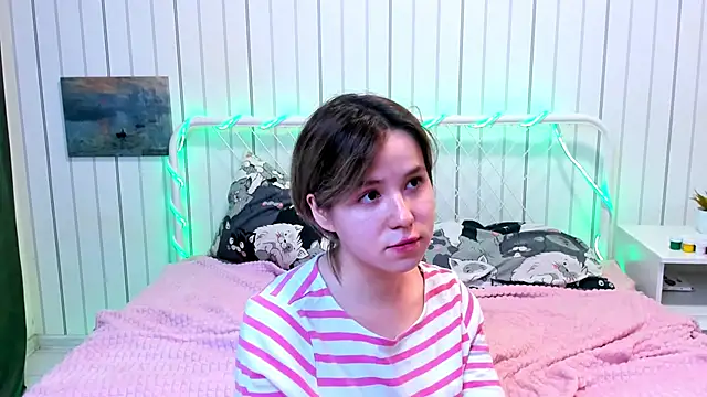 AlisiaEthen online show from November 28, 8:45 pm